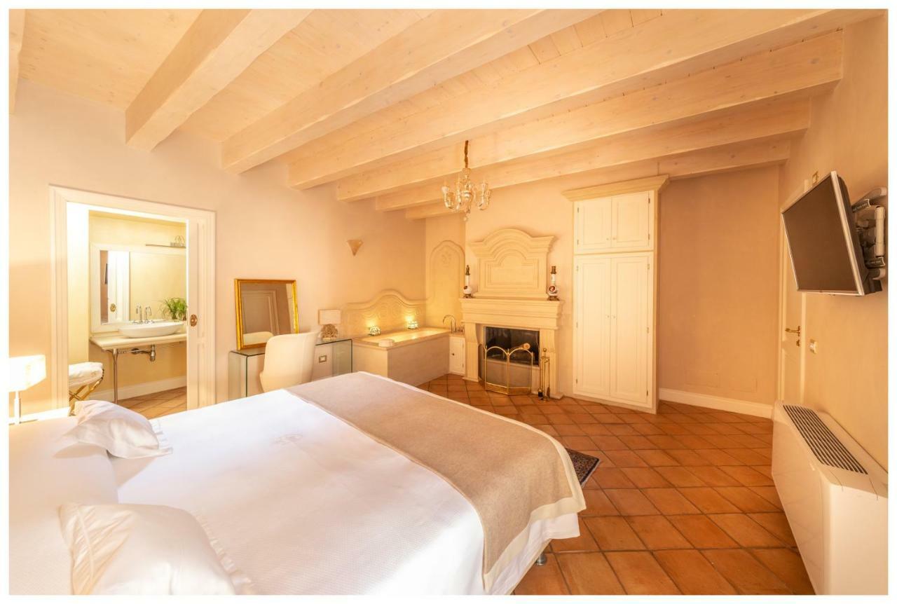 Boutique - Lodge & Suites Crotone Bagian luar foto