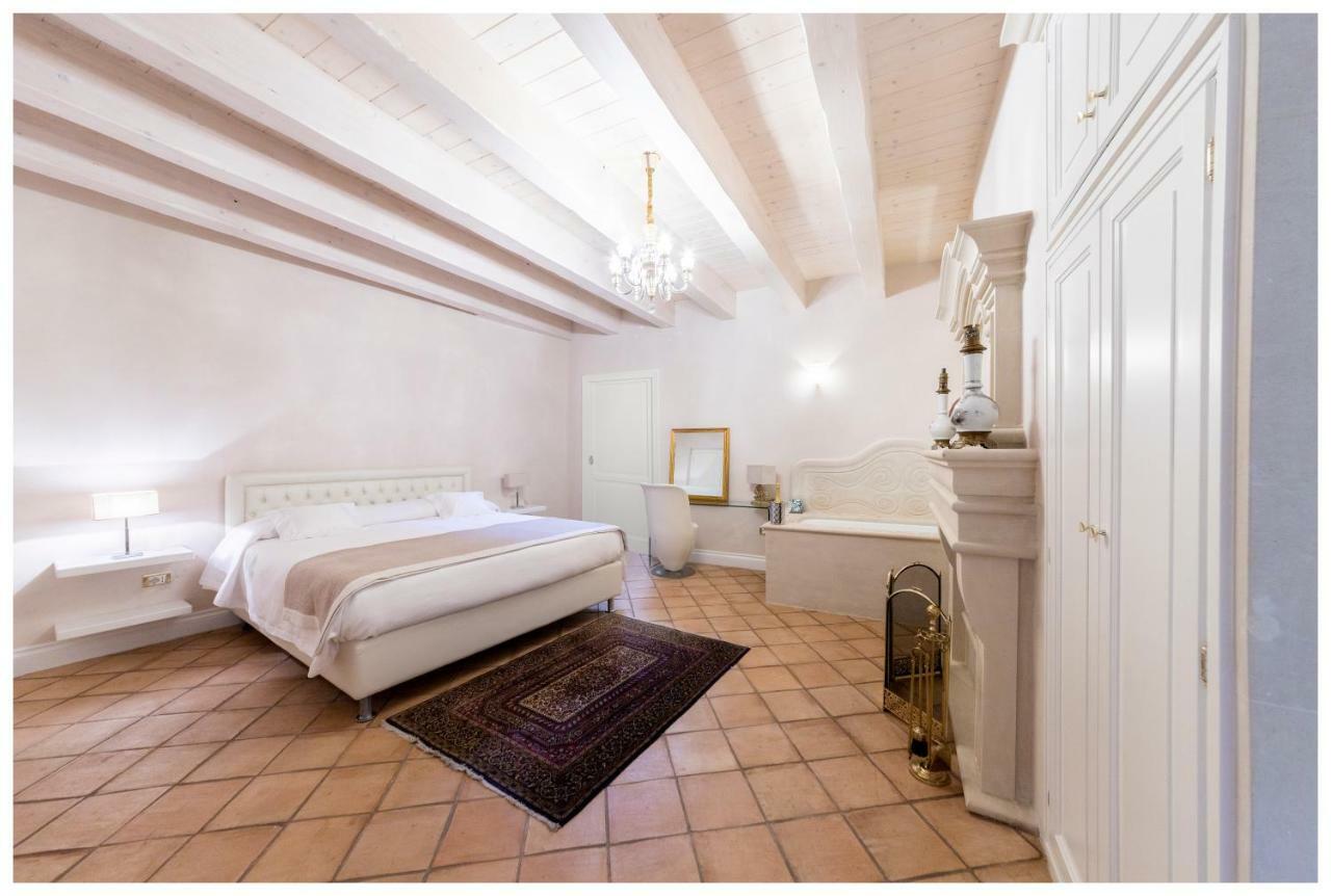 Boutique - Lodge & Suites Crotone Bagian luar foto
